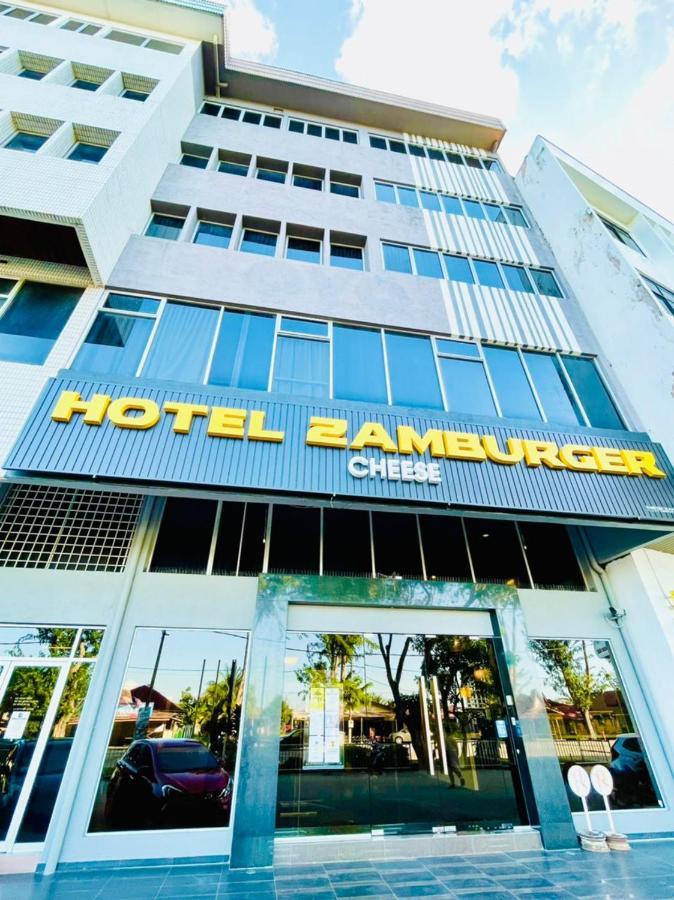 Hotel Zamburger Cheese Melaka Buitenkant foto